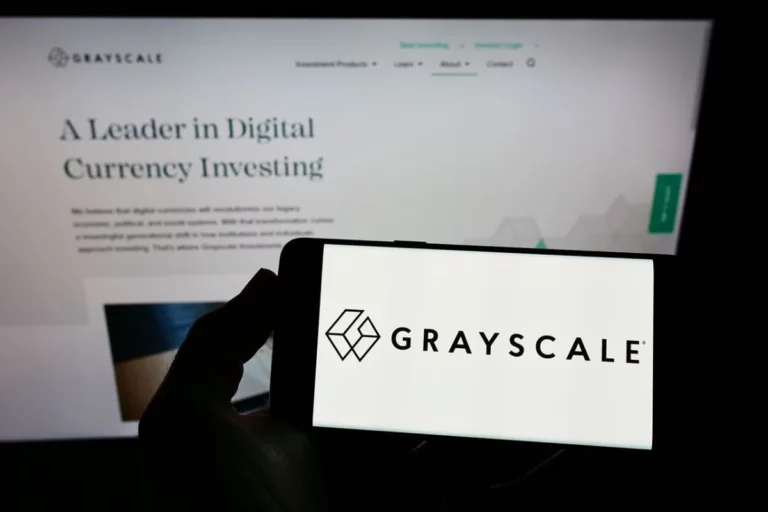 Grayscale Bitcoin Trust Gains Outpace Bitcoin as Discount Narrows